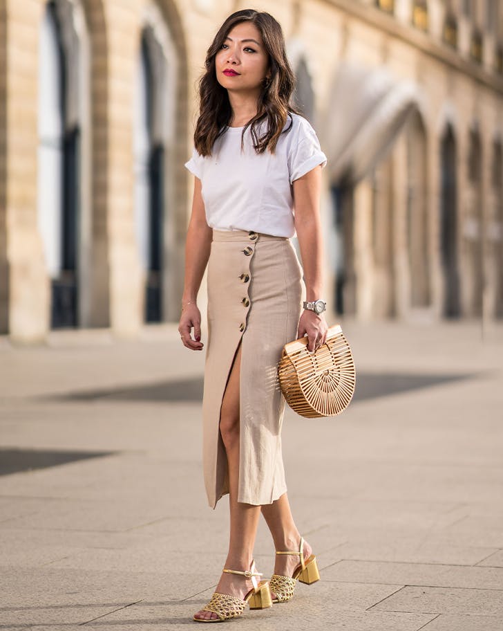 Beige Flat Sandals with Jeans Outfits (20 ideas & outfits) | Lookastic