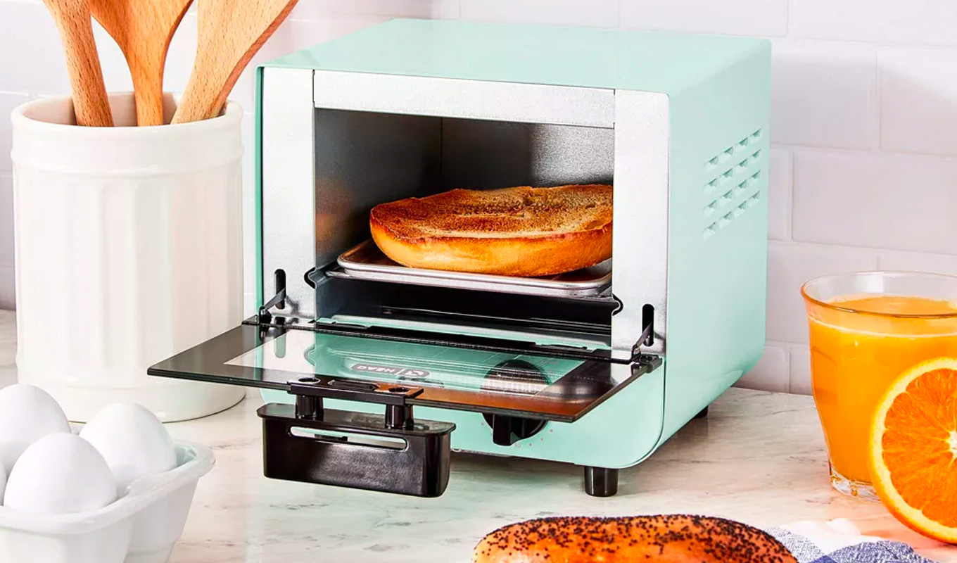 https://www.purewow.com/stories/the-best-toaster-ovens-for-a-hassle-free-meal/assets/2.png