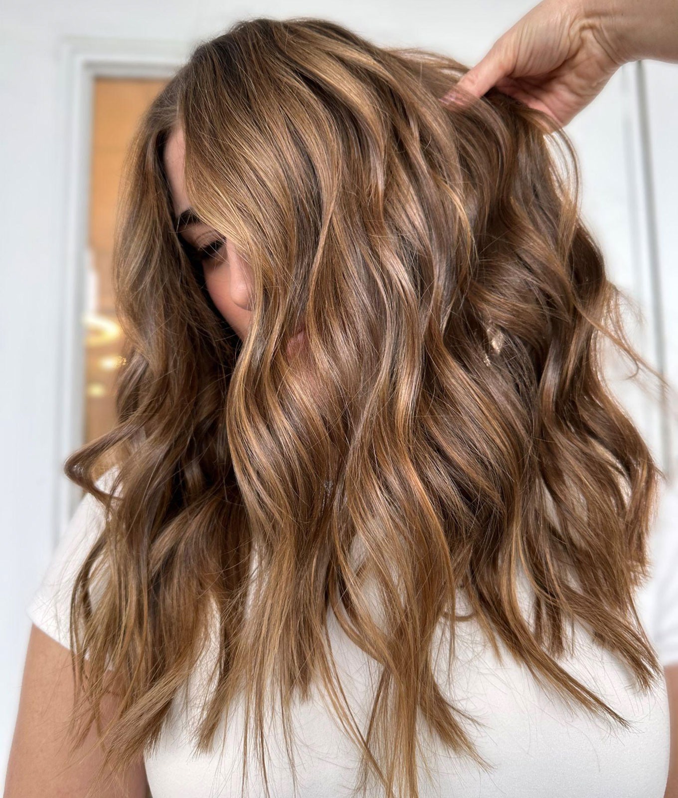 6 Ways to Rock Blonde Highlights on Brown Hair